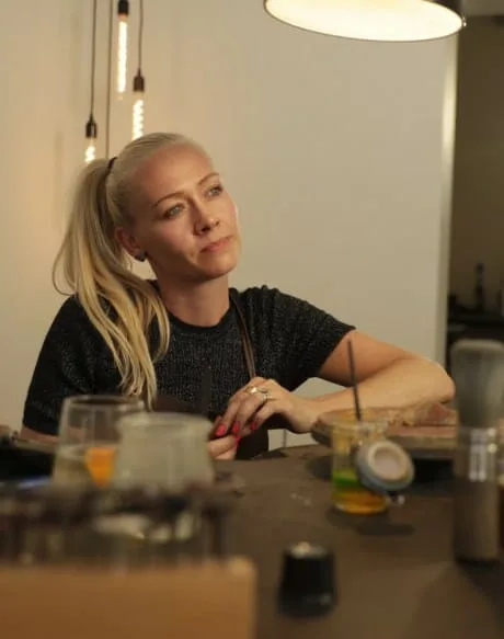 Stinne Holm arbejder som guldsmed i København